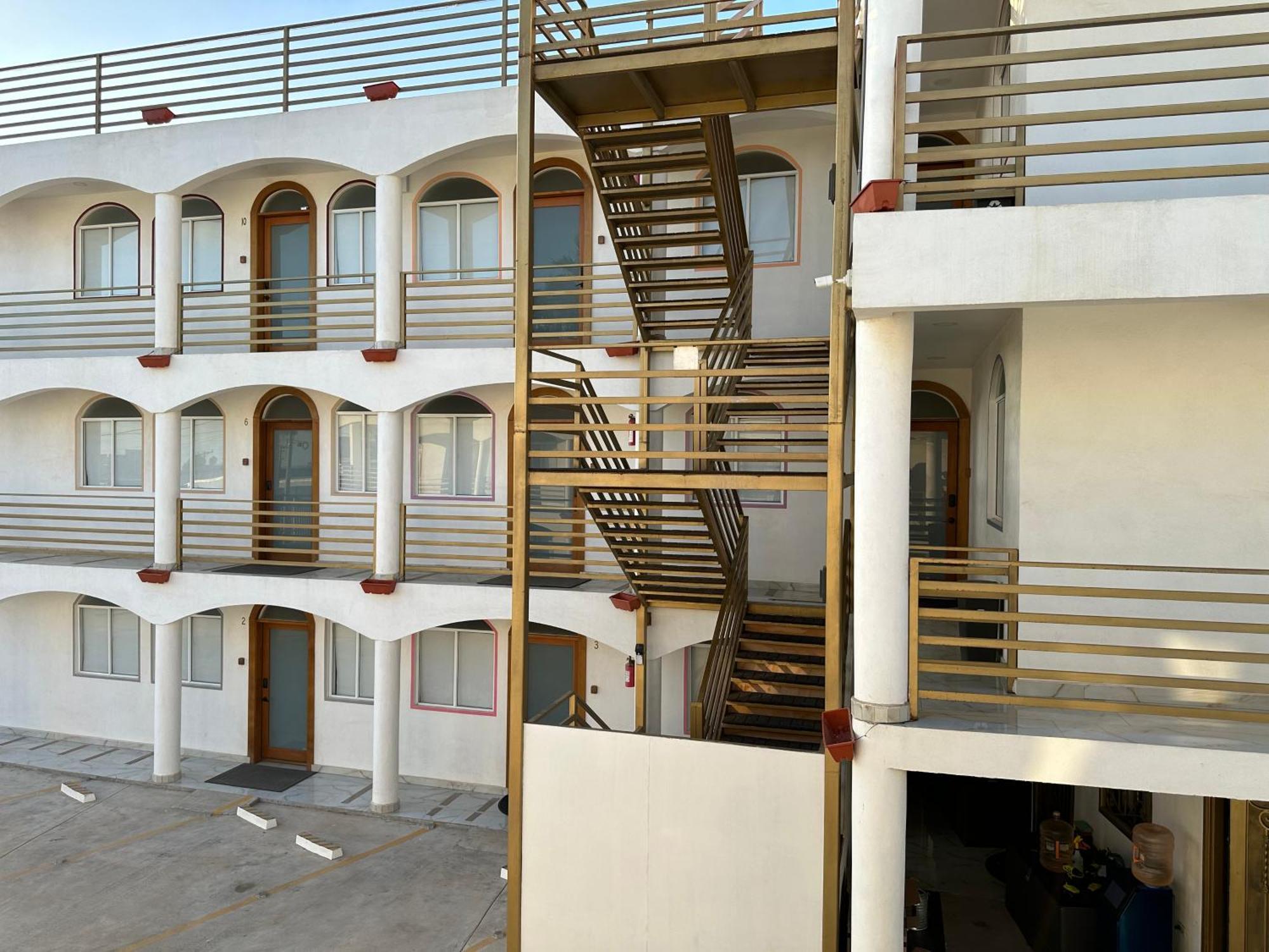 Las Mariposas Mini Suites Росарито Экстерьер фото