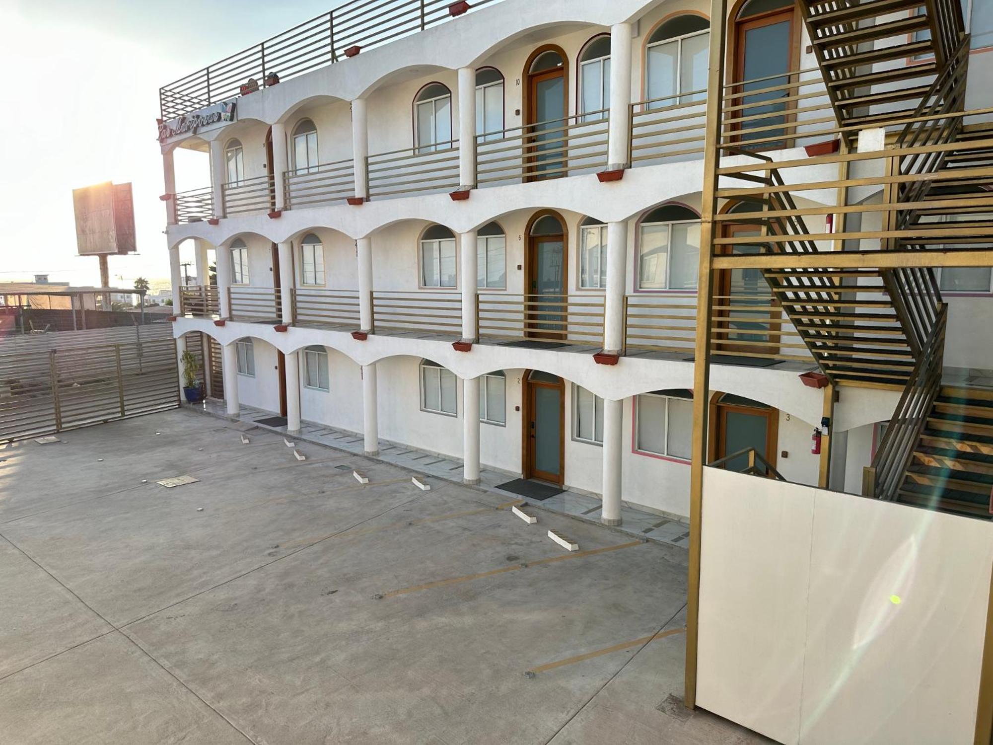 Las Mariposas Mini Suites Росарито Экстерьер фото
